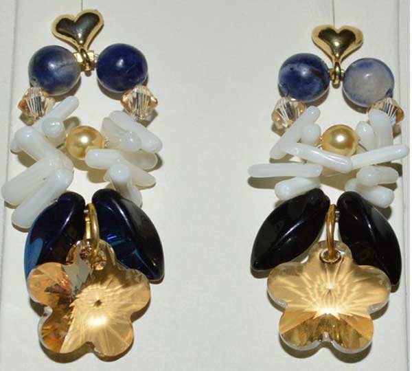 Χειροποίητα σκουλαρίκια από χάντρες Swarovski και κοράλλια